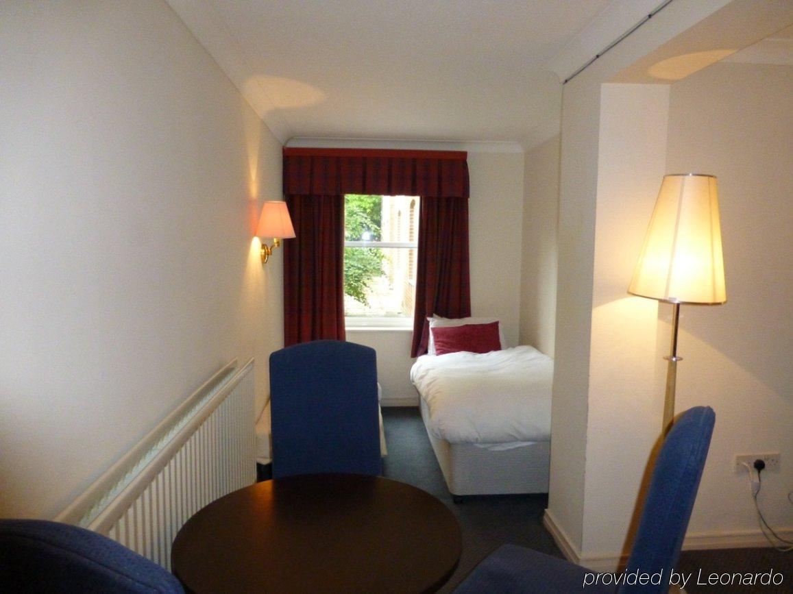 Waterloo Hotel Crowthorne Eksteriør billede